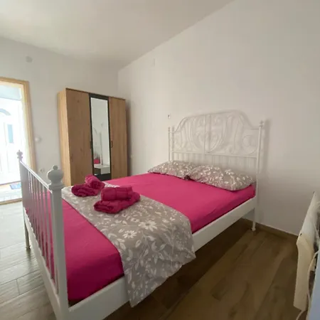 Narda Apartment *